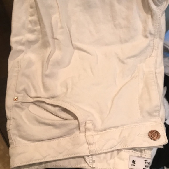 White Basic Skinny Jeans - Picture 2 of 4